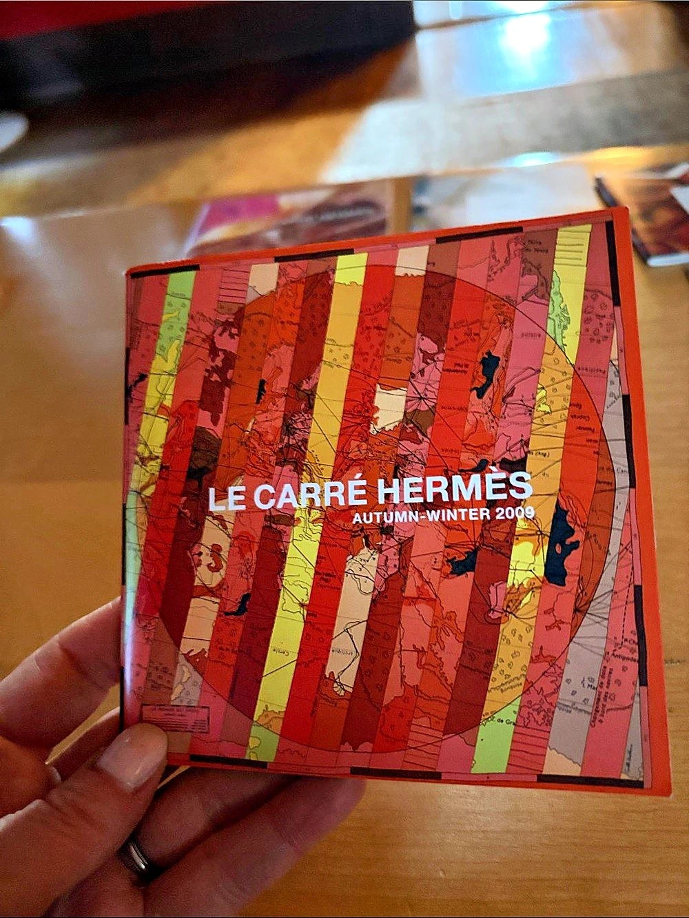 Hermès Le Carré Hermès Autumn-Winter 2009 Booklet Red & Multicolor